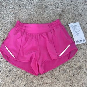 Lululemon Sonic Pink Hotty hots 2.5 inch SIZE:2